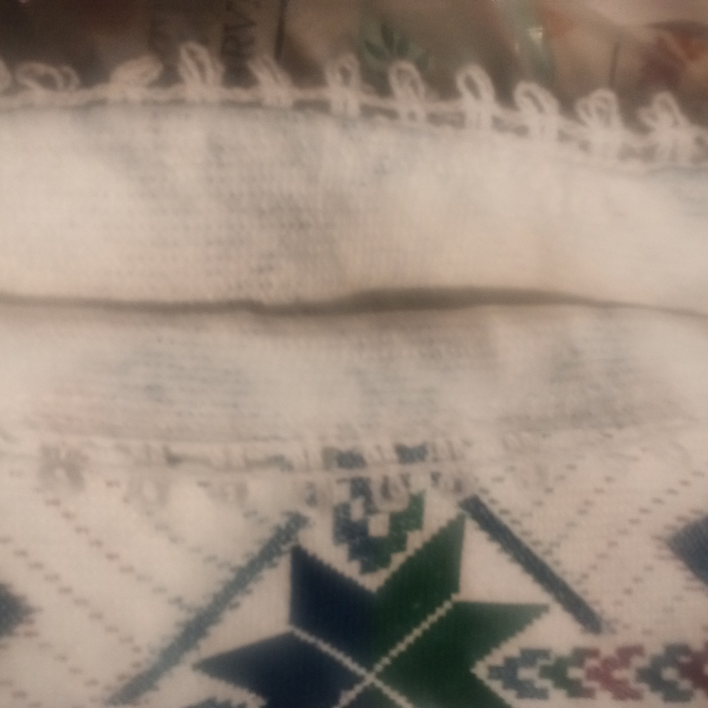 Geometric Patterned Blanket - Picture 5 of 5